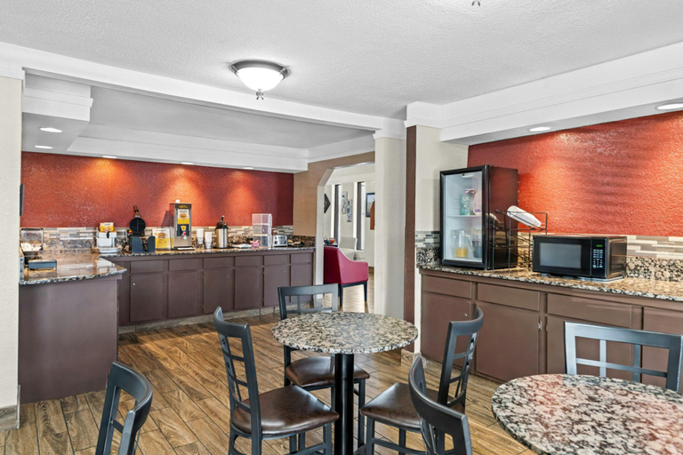 Food & Drinks 5, Red Roof Inn Ardmore, Carter