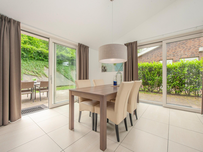 Food & Drinks 4, Modern Bungalow with Washer, Arcen en Velden