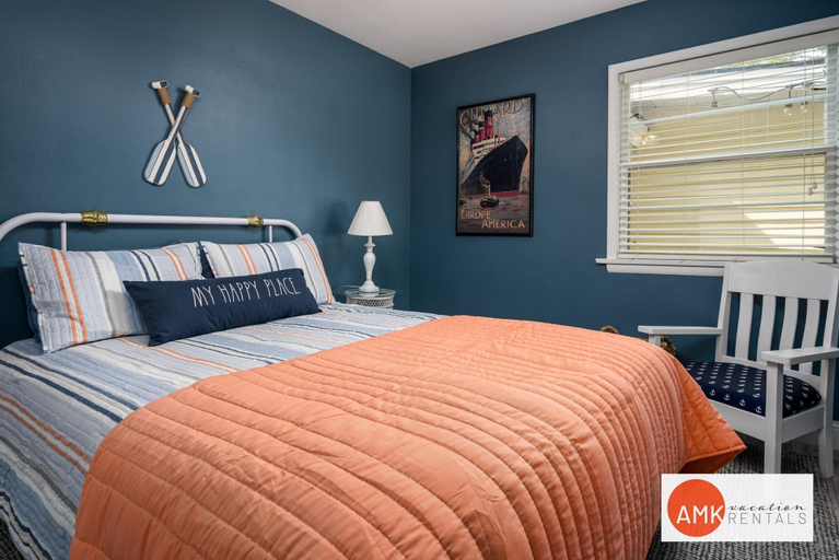 Room 2, Leisure Cottage - Minutes From the Beach, Ottawa