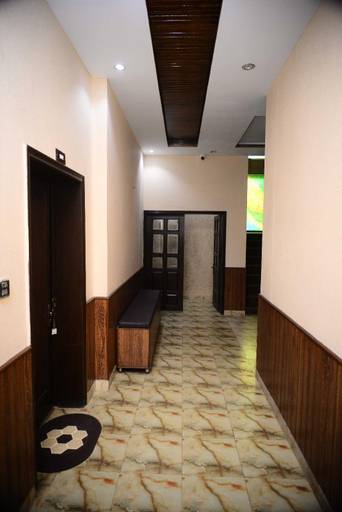 Others 5, Hotel 12J, Lahore