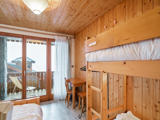 Others 5, Magnificent chalet with balcony, Savoie
