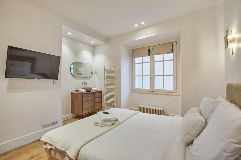 Exterior view 3, Sumptuous apartment LouvrePalais Royal, Paris