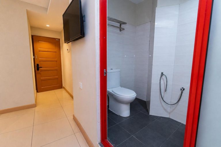 Bathroom 4, Swing & Pillows @ Kota Damansara, Petaling Jaya