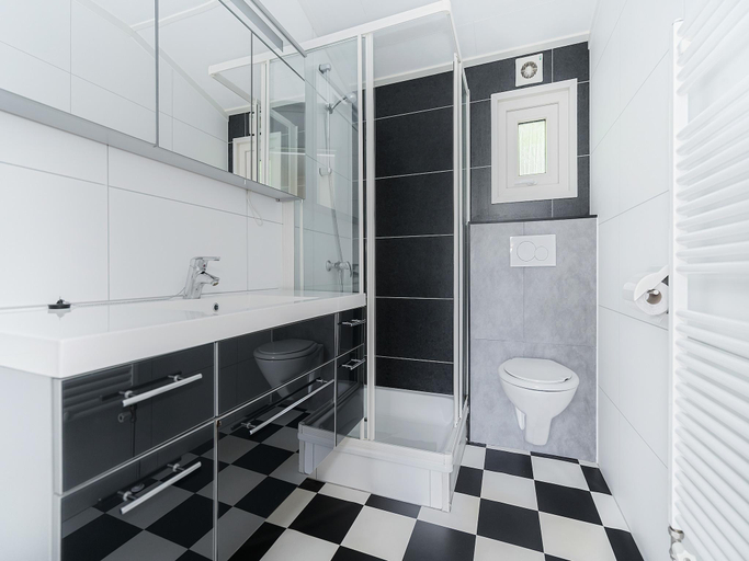 Bathroom, Chalet in Parc de Kievit with Large Garden, Baarle-Nassau