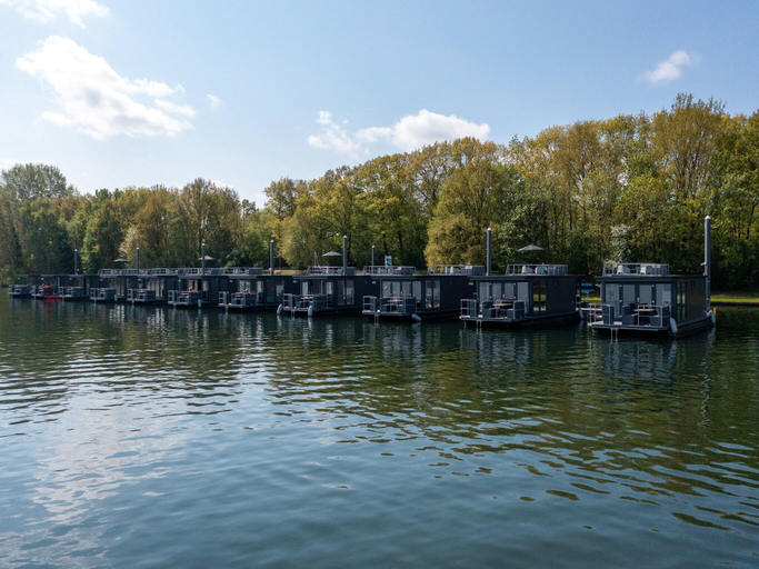 Others 5, Houseboat Mookerplas with a view, Mook en Middelaar