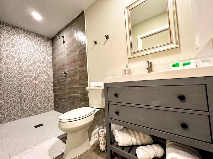 Bathroom 3, Tiny House in Authentic Japanese Koi Garden in Florida, Miami-Dade