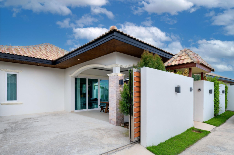 Exterior & Views