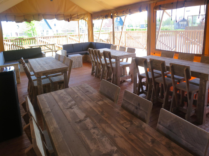Food & Drinks 5, Waterfront Safari Tent, Noordoostpolder
