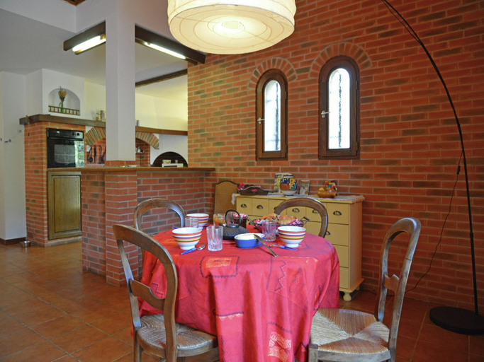 Food & Drinks, Villa in Le Boulou with Scenic Hilltop Views, Pyrénées-Orientales