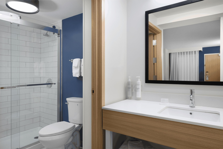 Bathroom 4, Spark By Hilton Outer Banks Kill Devil Hills, Dare