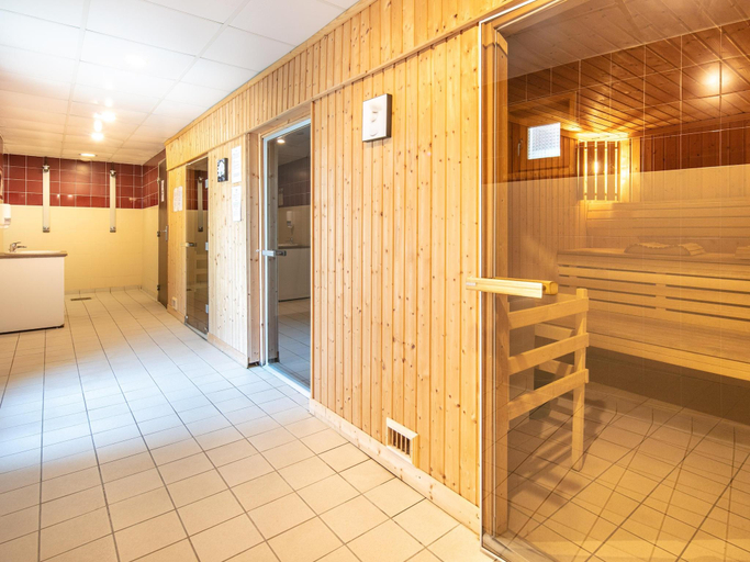 Facilities 5, Spacious family chalet with terrace, Isère