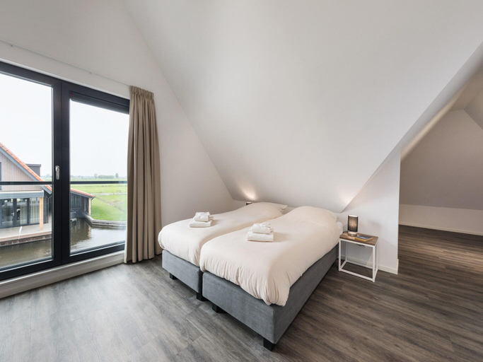Bedroom 2, Luxury Villa on Waterfront, Steenwijkerland