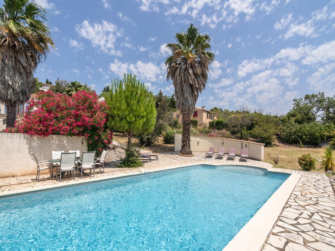 Swimming pool 2, Modern Villa with Heated Pool, Hérault