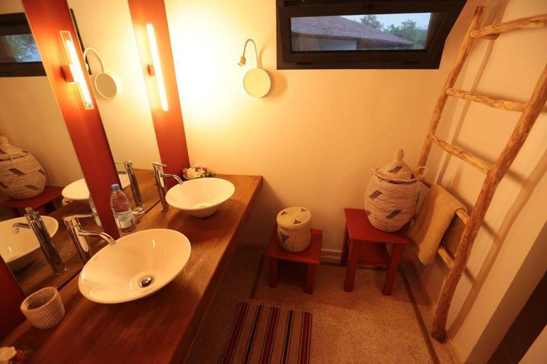 Bathroom 3, Les Manguiers de Guéréo, Mbour