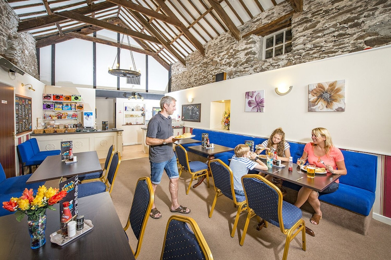 Food & Drinks, Killigarth Manor Holiday Park, Cornwall