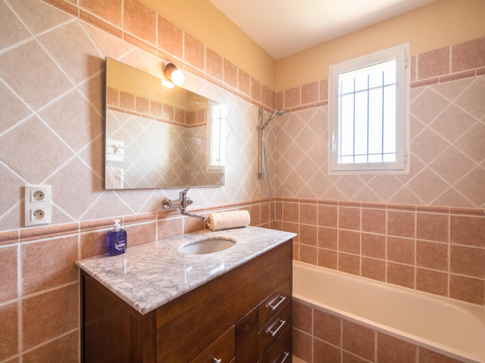 Bathroom 3, Villa in Limoux with Private Pool & Mountain Views, Aude