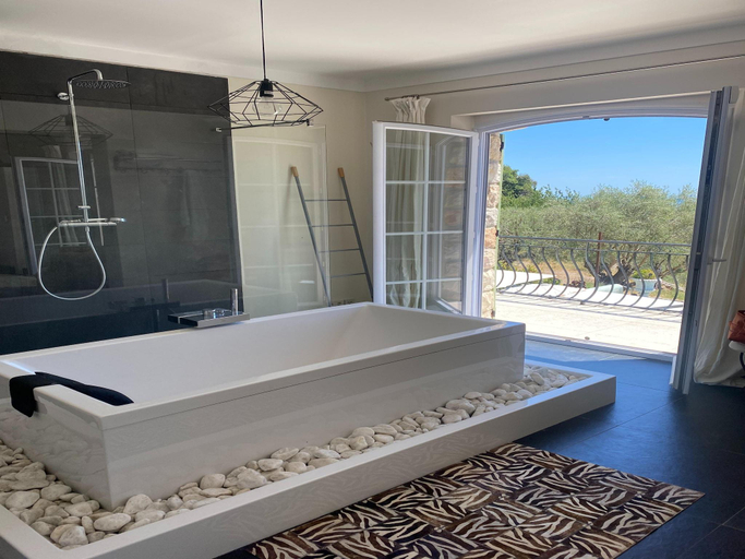 Bathroom 4, Villa in Grasse with Private Pool, Alpes-Maritimes