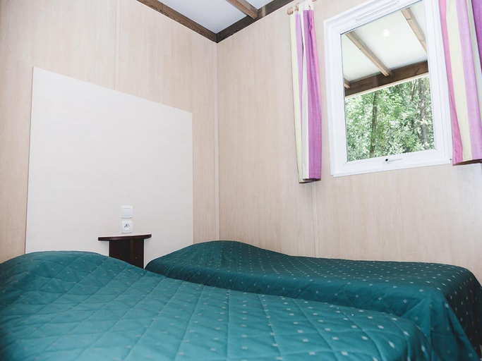 Bedroom 2, Lakeside Chalet at Moncontour Park, Vienne