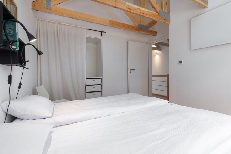 Room 4, Holiday Home by Lake Wiselka With Sauna, Kamień