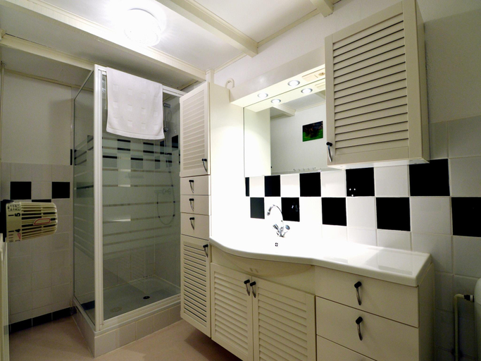 Bathroom 3, Spacious Villa in La Roche en Ardenne, Luxembourg