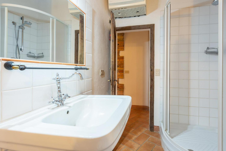 Bathroom, Villa Podere Belvedere, Siena