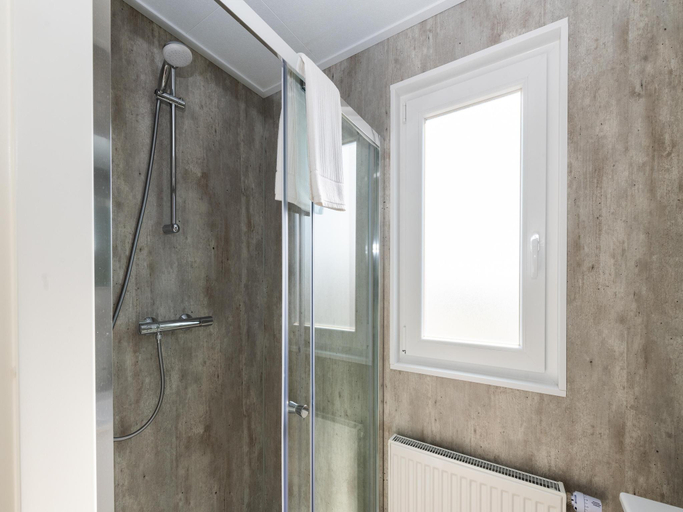 Bathroom 3, Chalet in Middelkerke near the Beach, West-Vlaanderen