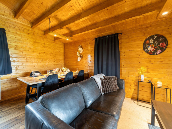 Others 5, Chalet in Brabant near Nature Reserves, Valkenswaard