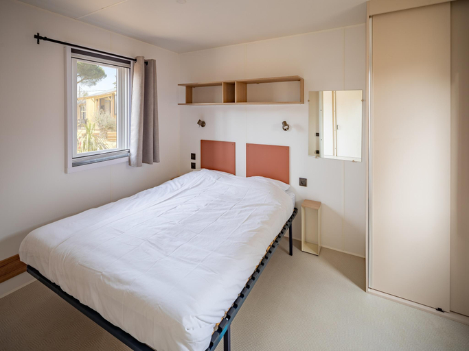 Bedroom 1, Apartment near Beziers and Vineyards, Hérault