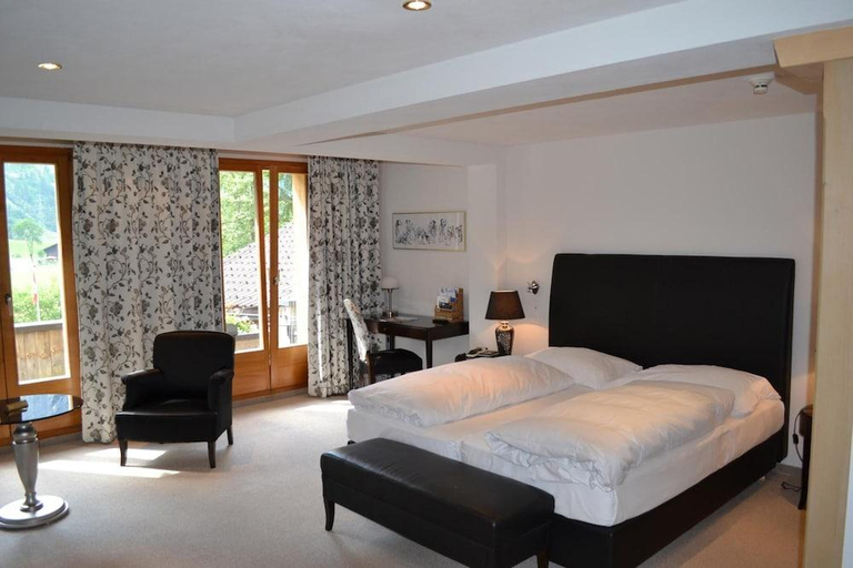 Bedroom 3, Waldhotel Doldenhorn, Frutigen