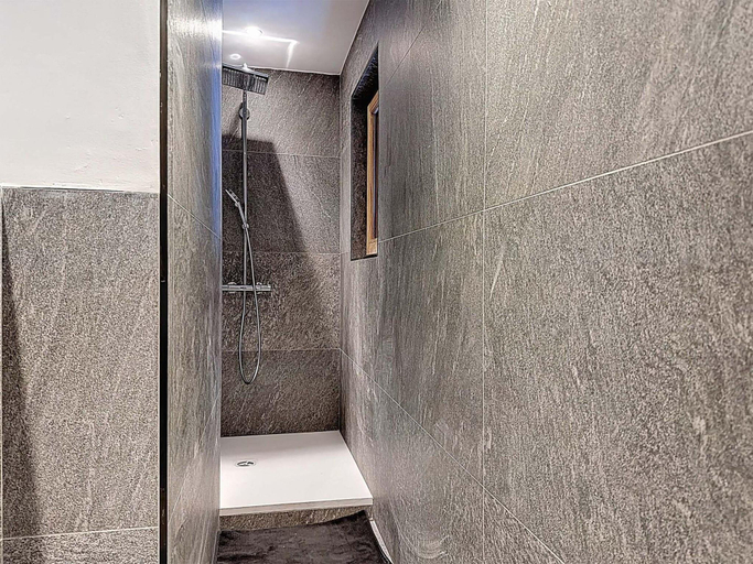 Bathroom 2, Luxury Alpine Chalet in La Rosière for 12 Guests, Savoie
