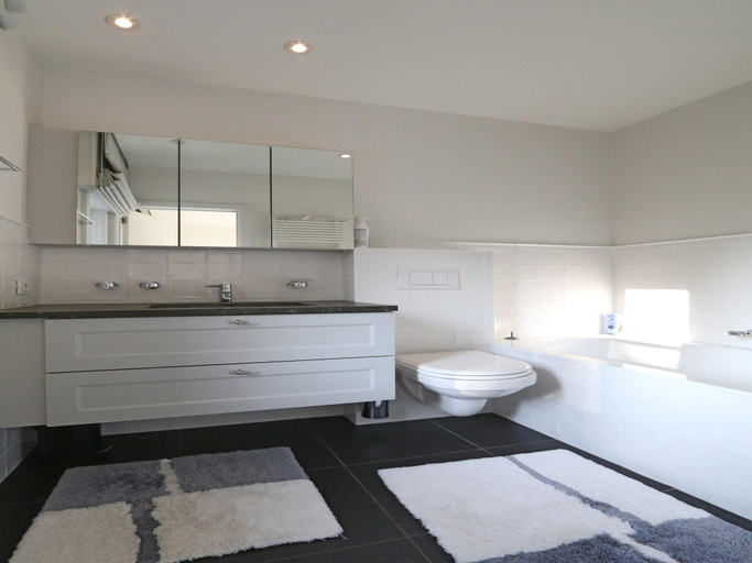 Bathroom 4, Villa in Het Zoute near Zwin Reserve, West-Vlaanderen