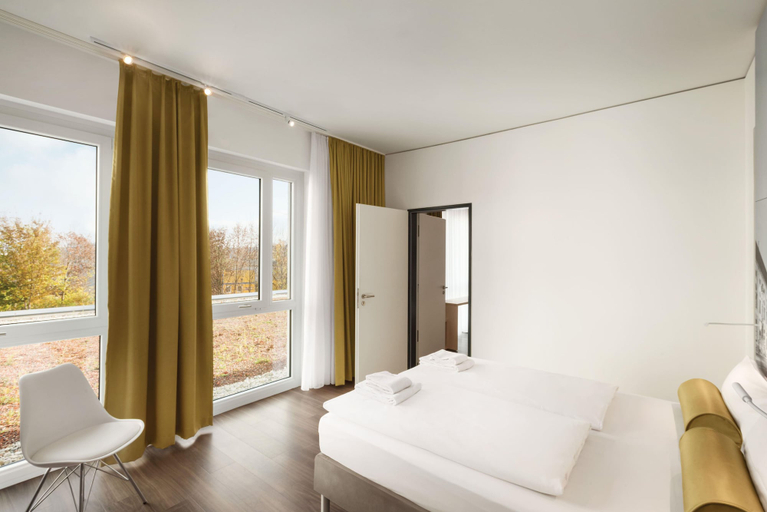 Bedroom 4, Super 8 by Wyndham Munich City North, München