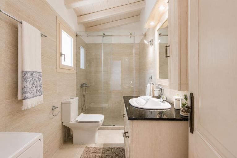 Bathroom 3, Villa Frosso, Ionian Islands