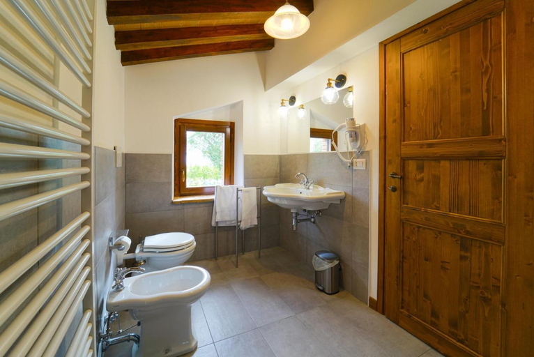 Bathroom 2, Villa Il Girasole, Terni