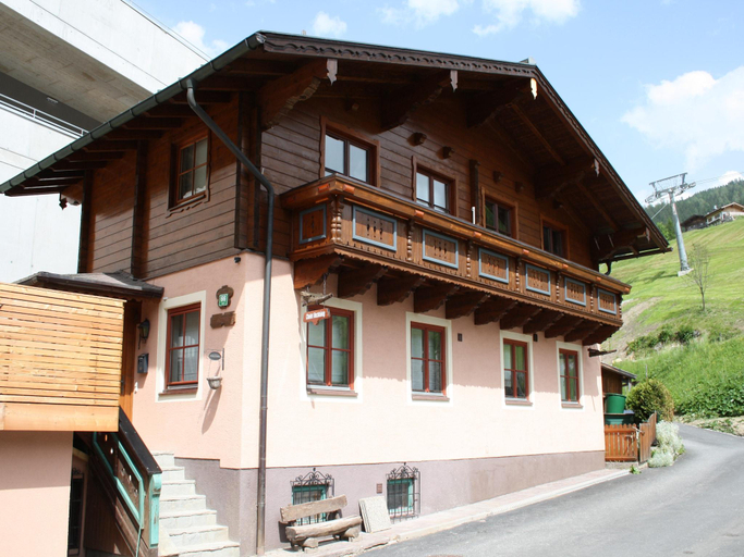 Exterior & Views 1, Chalet in Dienten on Hochkonig Ski Slopes, Zell am See