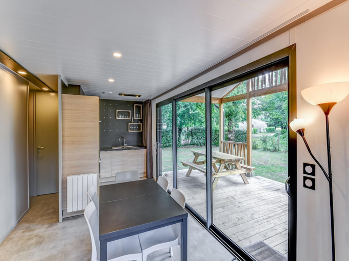 Others 4, Serene Chalet in Hourtin near Lake, Gironde