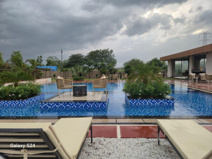 Private pool