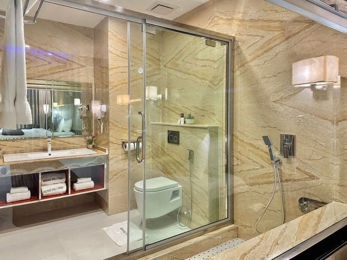 Bathroom 3, Boulevard Owerri Hotel, Owerri Municipal