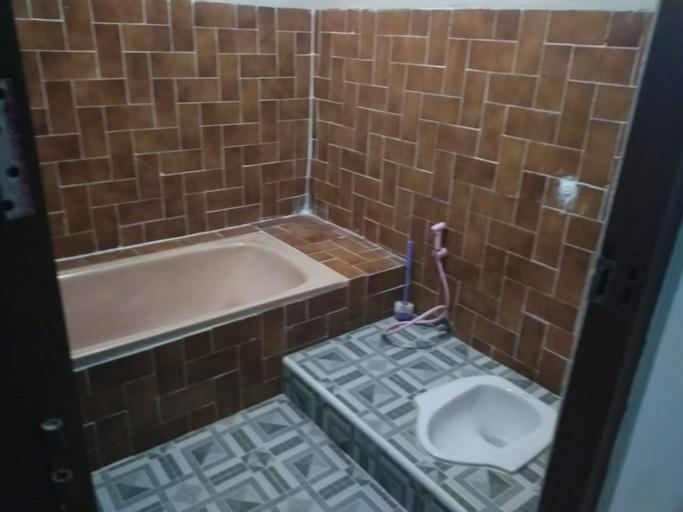 Bathroom 3, Hotel Diana, West Kotawaringin