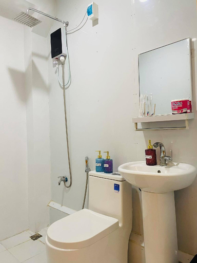 Bathroom 3, Legends Hotel & Restaurant, Lemery