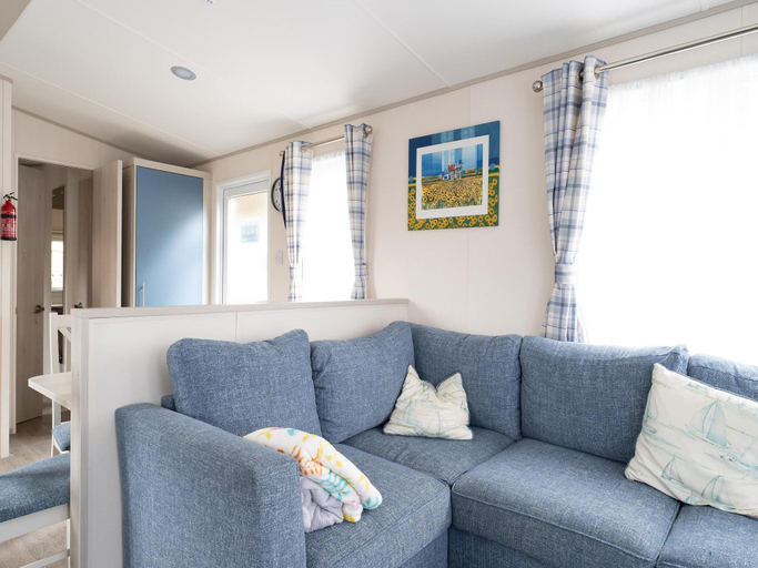 Others 5, Chalet in Renesse near Sandy Beaches, Schouwen-Duiveland