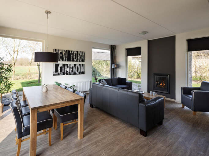 Others 3, Villa with hot tub and jacuzzi, De Wolden