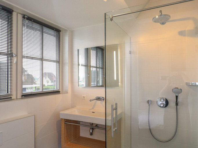 Bathroom 3, Lakeside Villa with Terrace, Lemsterland