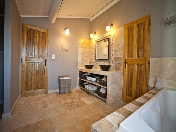 Bathroom 4, Villa in Lubéron with Saltwater Pool, Vaucluse