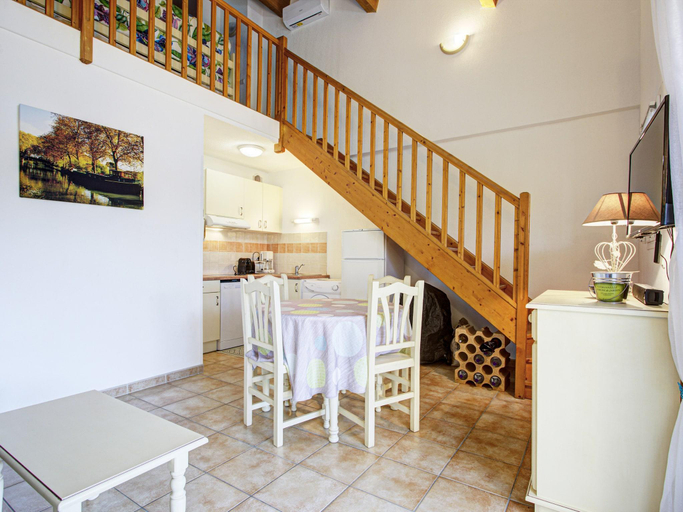 Restaurant, Quiet 6-Guest Apartment in Homps, Aude