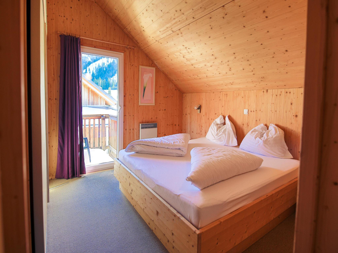Bedroom 3, Chalet in Hohentauern With an Outdoor hot tub, Murtal