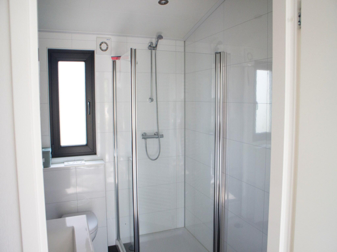 Bathroom 5, Modern chalet near De Veluwe National Park, Ede
