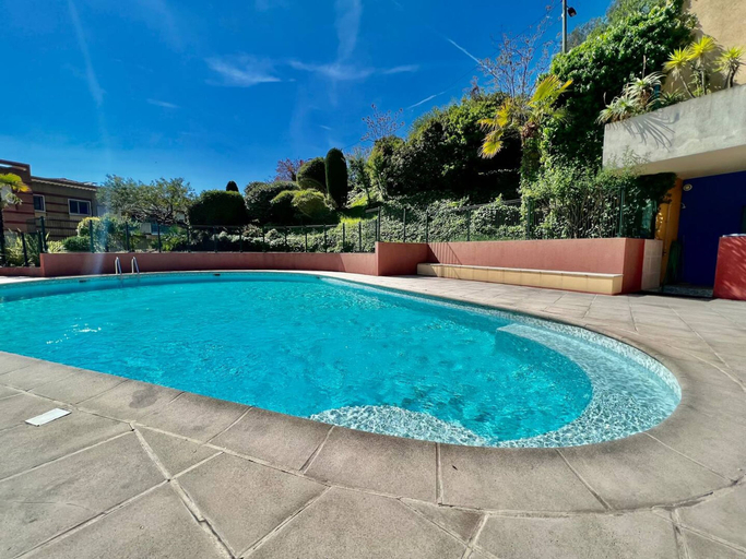 Room 3, Quiet Studio Swimming Pool Roquebrune, Alpes-Maritimes