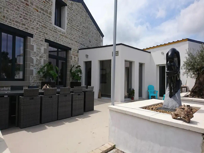 Exterior view 3, Villa in Nuaillé-d'Aunis with Private Pool, Charente-Maritime