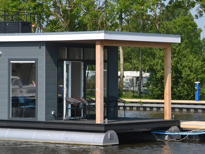 Exterior view 5, Houseboat in Sneek with Lake Views, Sneek